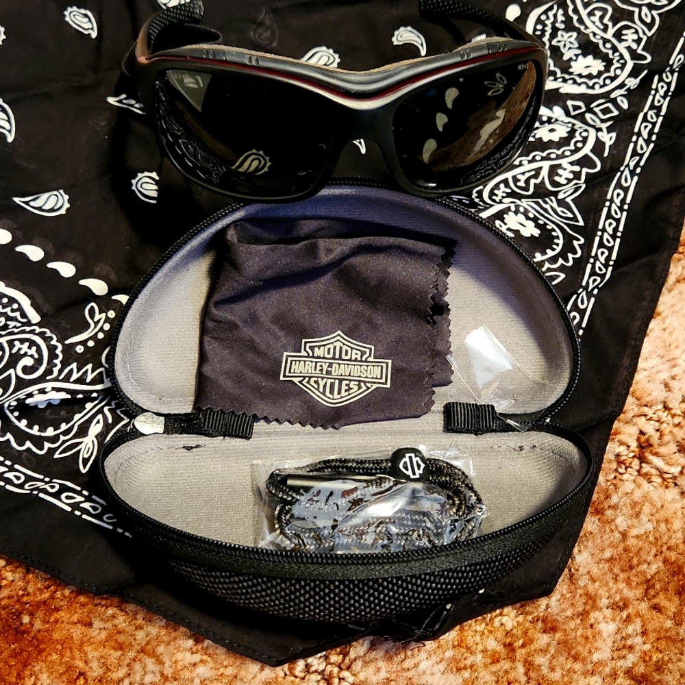 Women's Harley-Davidson Glasses with back elastic band and Case